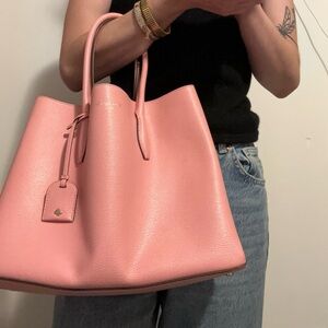 Kate Spade Purse, Bubble gum pink 🌸🌷  !! Attachable cross body strap